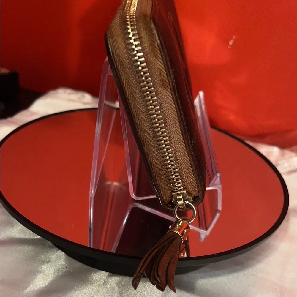 Gucci Dark Brown Leather Wallet in good used condition - Picture 10 of 12